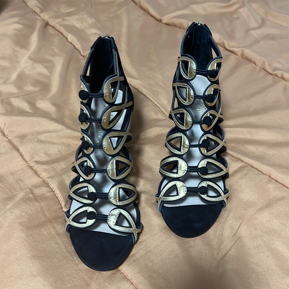 Lord & Taylor Black Suede Metallic Gold Gladiator Shoes Size 8 - Picture 1 of 8